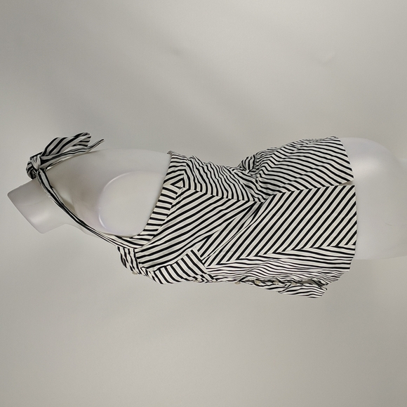 Queenspark Top Size 18 Black White Stripe Tie-up Halterneck Buttons Zip-up Back - Picture 3 of 9